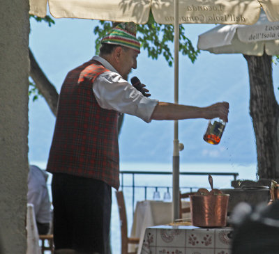 MAKING ITALIAN COFFEE 