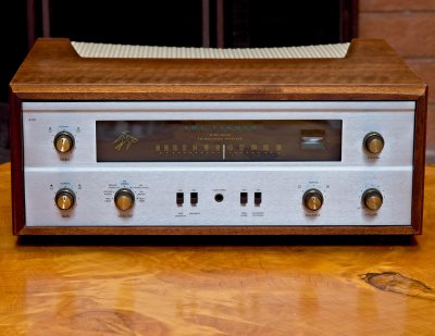 Fisher 400 FM Receiver with wooden case on.
