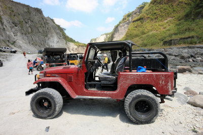 Trekking Mt. Pinatubo