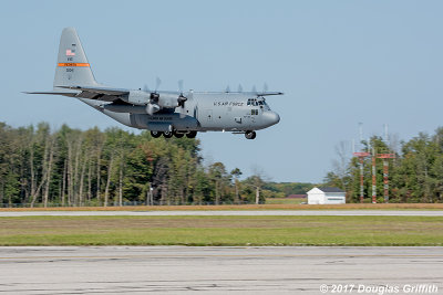 Illinois ANG C-130H Arriving CYXU, RNWY 15