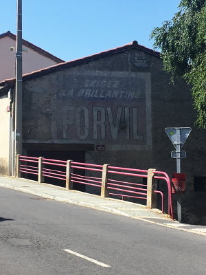 Une publicit murale pour Forvil 