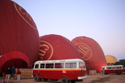 Balloons ove Bagan