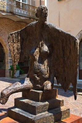 Sculpture beside Cathdrale Saint-tienne
