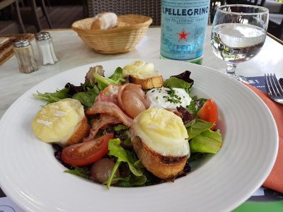 Goat cheese salad with bacon and poached egg
