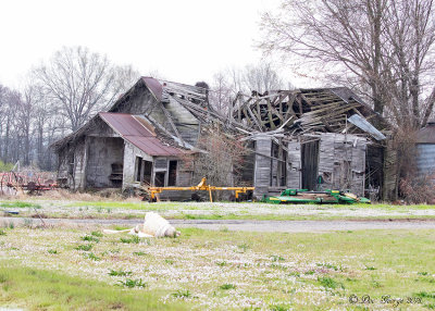 Abandoned farm house