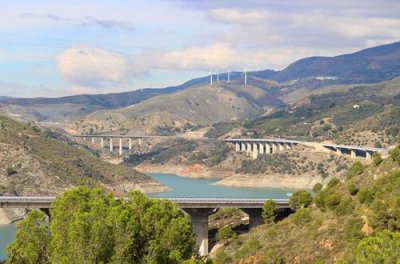 2016129541 Reservoir and road to Granada.jpg