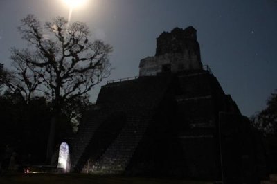 2017042015 Templo 2 Tikal.jpg