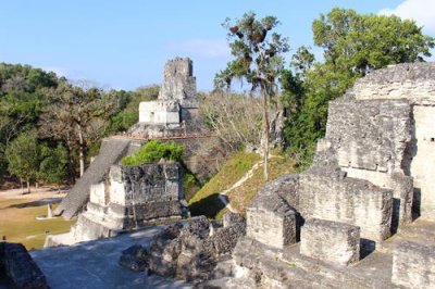 2017042120 Acropolis Norte Tikal.jpg