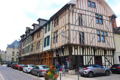 2017083036 Medieval Buildings Troyes.jpg