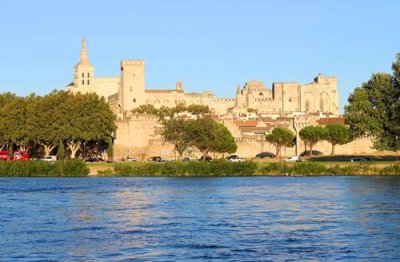 2017083163 River Rhone Avignon.jpg