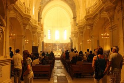 2017083238 Sunday Mass Avignon.jpg