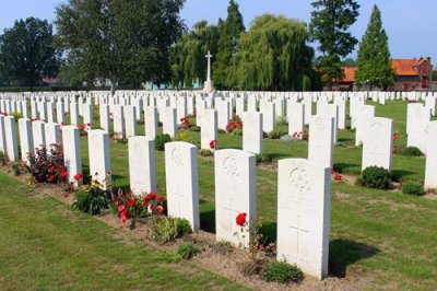 2017085002 WWI graves near Ypres.jpg