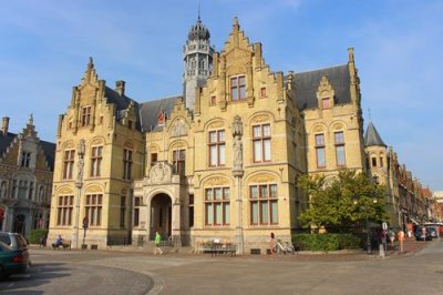 2017085022 Grote Markt Buildings Ypres.jpg