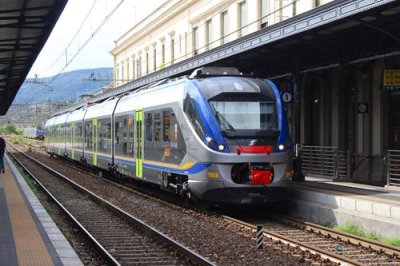 2017095510 Italian train Pistoia.jpg