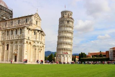 2017095598 Leaning Tower of Pisa.jpg