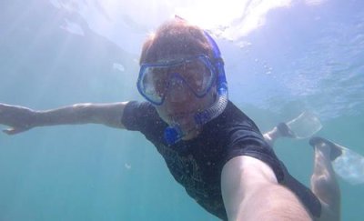 2018047184b Paul snorkling Pereybere.jpg