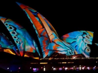 Vivid_OperaHouse_May2017_02850.JPG