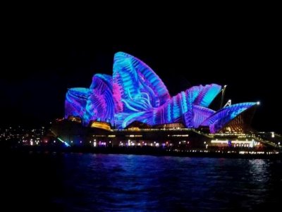 Vivid_OperaHouse_May2017_02853.JPG