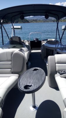 014 LUXURY PONTOON BOAT FOR RENT