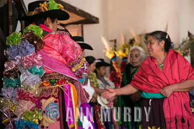 The women of the barrio greeting the dancers