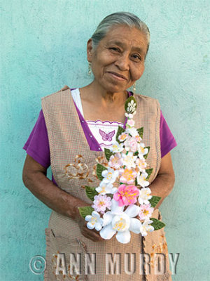 Catalina, artista de los ramos de flores