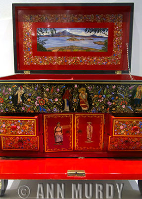 Laquer chest from Michoacn