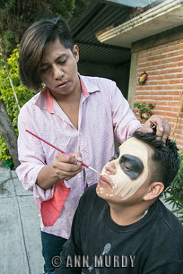 Antonio painting another face