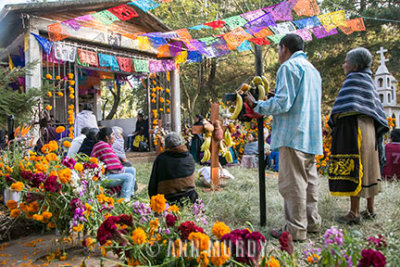 Mass in the panten in Santa Fe de Laguna