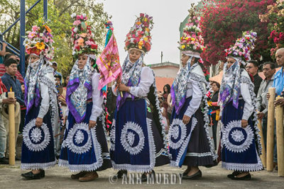 The women dancers