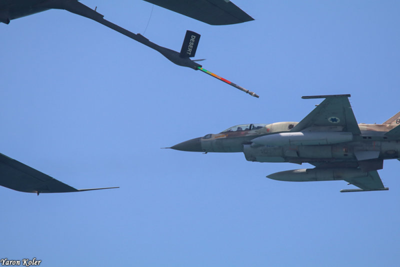 Air refueling - Boeing 707 & F-16