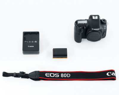 eos80d-ef-s18-135-kit-body-.jpg