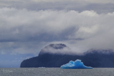 160706_Valdez_iceberg_mountain_cloud_0890m.jpg
