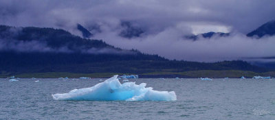160706_Valdez_iceberg_mountain_cloud_1026m.jpg