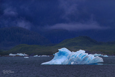160706_Valdez_iceberg_mountain_cloud_1320m.jpg