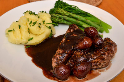 Lamb Steaks with Shallots in Red Wine Sauce