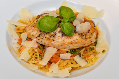 Chicken with Tomato Basil Sauce and Pasta