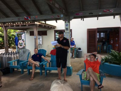 Divers briefing. / 2017_01_22_Bonaire_iPhone _011.jpg