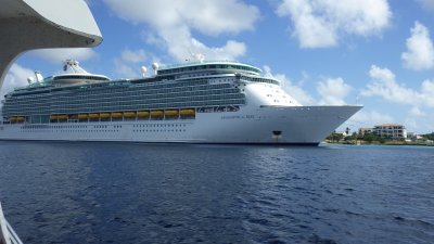 Cruise ships show up on weekdays. / 2017_01_26_Bonaire_Ricoh _009 - Version 2.jpg