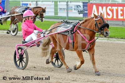Minidraverij- Stacy van Brederode met Roos1.jpg