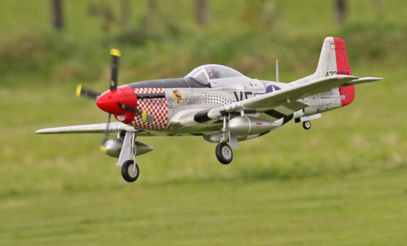 Mike landing the electric P-51, 0T8A0756.jpg