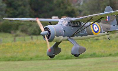 Colin's electric Lysander lands, 0T8A7845.jpg