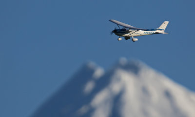 Ross's foamy E-flite UMX Cessna 182 over the Mt, 0T8A4069a.jpg