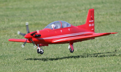 Alastair's FMS PC-21 about to touch down, 0T8A4714.jpg