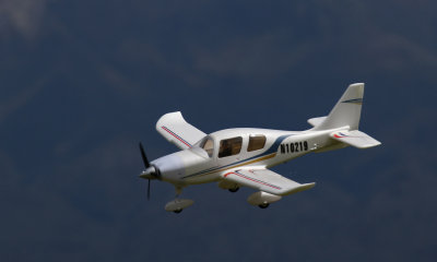 The Cessna 400 on finals, 0T8A0630.jpg
