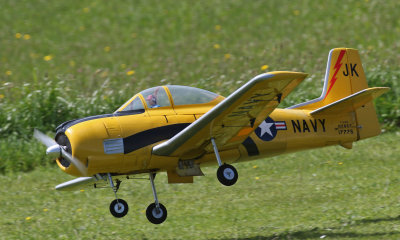 John's Trojan about to touch-down, 0T8A1228.jpg