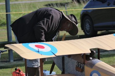 Alan Rowson assembling the Sopwith Tabloid, 0T8A6950.jpg