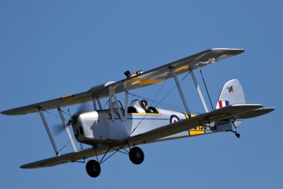 Grant Findlay flying the Tiger Moth, 0T8A7462.jpg