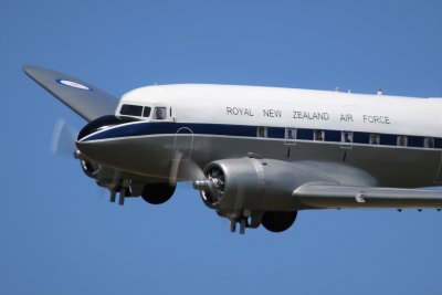 John Sutherland flying the DC-3 built by John Clarke, 0T8A7336.jpg