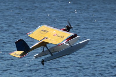 Gordon's high wing floatplane gets off the water, 0T8A8706.jpg