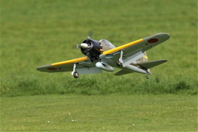Steve giving us a good view of the Zero's flaps, 0T8A2140.jpg